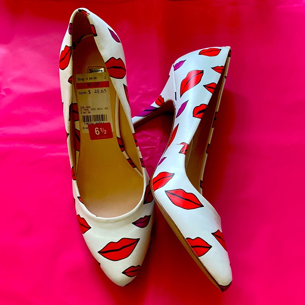 New lips print bumps by INC